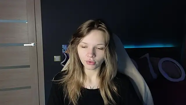 Snapshot of LitaBrom chatting on 10-03-25, 01:46 LitaBrom online show from 10-03-25, 01:46