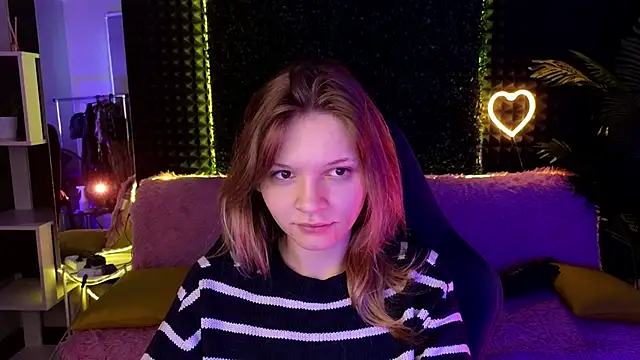 Snapshot of LitaBrom chatting on 10-11-25, 01:49 LitaBrom online show from 10-11-25, 01:49