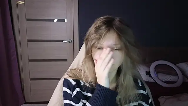 Snapshot of LitaBrom chatting on 10-14-25, 01:39 LitaBrom online show from 10-14-25, 01:39