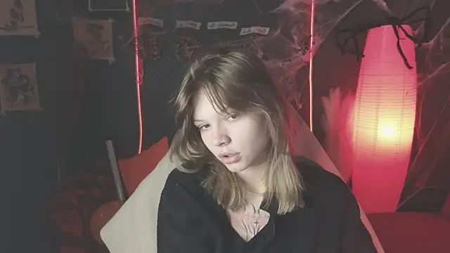 Snapshot of LitaBrom chatting on 10-20-25, 01:39 LitaBrom online show from 10-20-25, 01:39