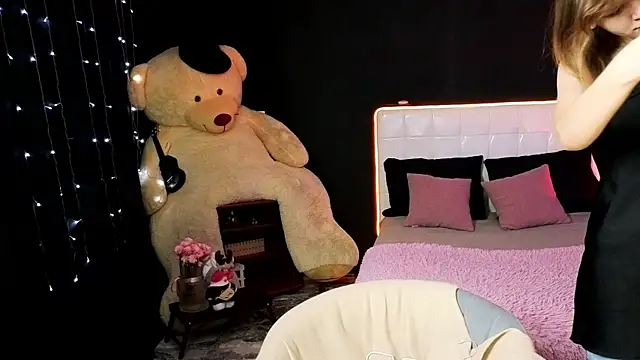 Snapshot of LitaBrom chatting on 11-27-25, 02:57 LitaBrom online show from 11-27-25, 02:57