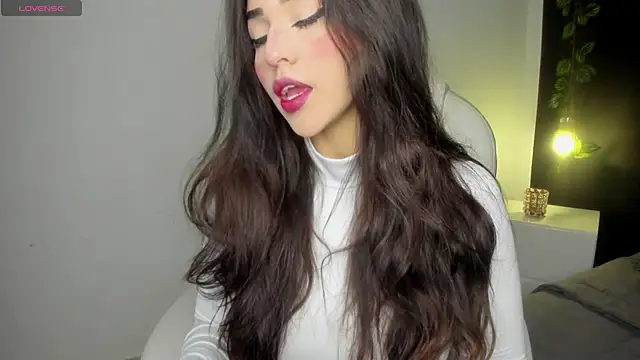 Snapshot of HarleyQueen_Robbie chatting on 01-18-25, 08:40 HarleyQueen Robbie online show from 01-18-25, 08:40