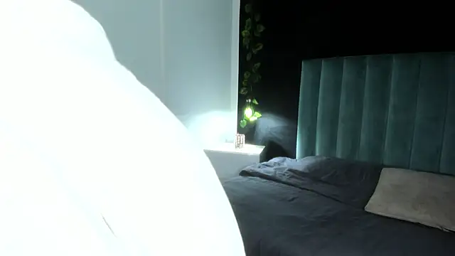 Snapshot of HarleyQueen_Robbie chatting on 03-18-25, 09:21 HarleyQueen Robbie online show from 03-18-25, 09:21