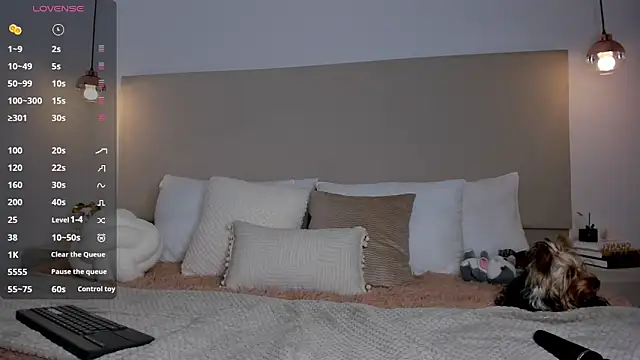 JennSanz online show from 12-17-24, 02:33