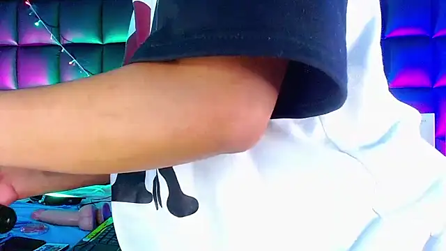 kuromi69 online show from 01-08-25, 09:00