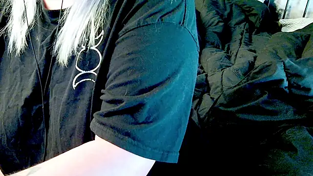 Snapshot of doomednympho chatting on 10-26-25, 08:48 doomednympho online show from 10-26-25, 08:48