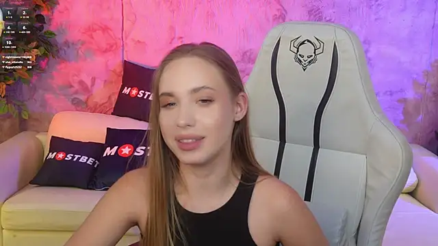 Snapshot of Linda054 chatting on 12-11-24, 02:52 Linda054 online show from 12-11-24, 02:52