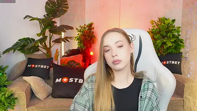 Snapshot of Linda054 chatting on 12-14-24, 12:01 Linda054 online show from 12-14-24, 12:01