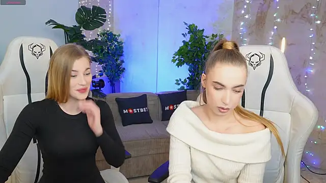 Snapshot of Linda054 chatting on 12-17-24, 11:39 Linda054 online show from 12-17-24, 11:39