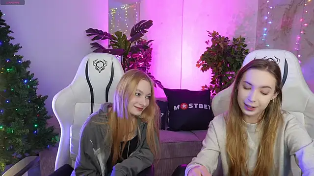 Snapshot of Linda054 chatting on 12-19-24, 11:50 Linda054 online show from 12-19-24, 11:50