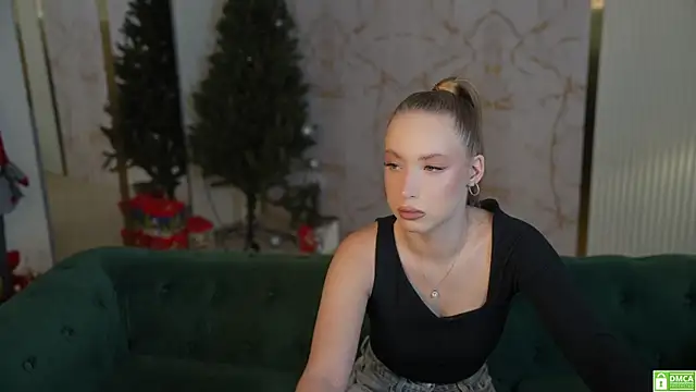 Snapshot of Linda054 chatting on 01-25-25, 03:41 Linda054 online show from 01-25-25, 03:41