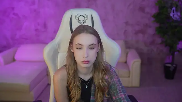 Snapshot of Linda054 chatting on 02-09-25, 08:00 Linda054 online show from 02-09-25, 08:00