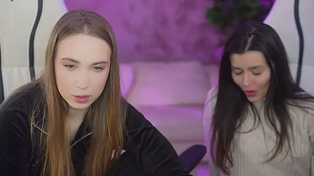 Snapshot of Linda054 chatting on 02-16-25, 12:30 Linda054 online show from 02-16-25, 12:30