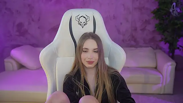 Snapshot of Linda054 chatting on 02-16-25, 03:58 Linda054 online show from 02-16-25, 03:58