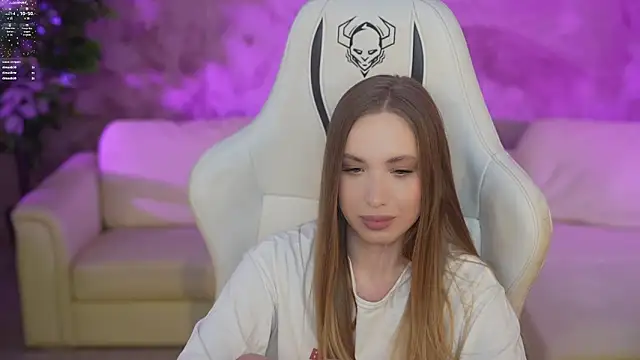 Snapshot of Linda054 chatting on 02-18-25, 04:04 Linda054 online show from 02-18-25, 04:04