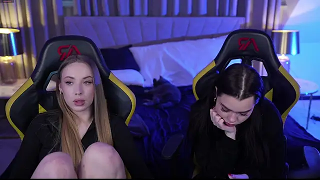 Snapshot of Linda054 chatting on 02-19-25, 11:49 Linda054 online show from 02-19-25, 11:49