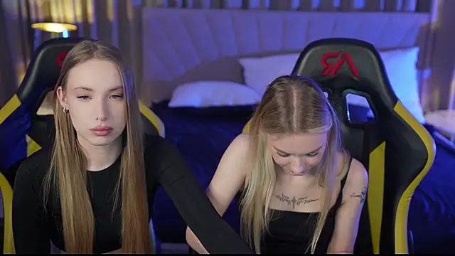 Snapshot of Linda054 chatting on 02-20-25, 12:25 Linda054 online show from 02-20-25, 12:25