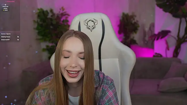 Snapshot of Linda054 chatting on 02-22-25, 03:47 Linda054 online show from 02-22-25, 03:47