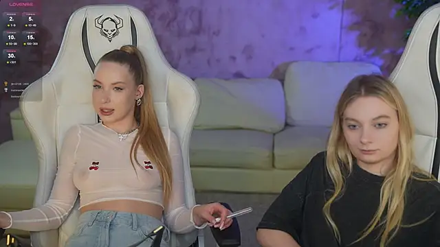 Snapshot of Linda054 chatting on 03-22-25, 03:42 Linda054 online show from 03-22-25, 03:42