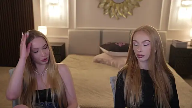 Snapshot of Linda054 chatting on 09-10-25, 12:10 Linda054 online show from 09-10-25, 12:10