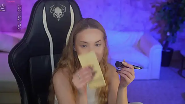 Snapshot of Linda054 chatting on 10-06-25, 04:10 Linda054 online show from 10-06-25, 04:10