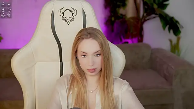 Snapshot of Linda054 chatting on 10-19-25, 11:00 Linda054 online show from 10-19-25, 11:00