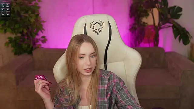 Snapshot of Linda054 chatting on 10-27-25, 08:24 Linda054 online show from 10-27-25, 08:24