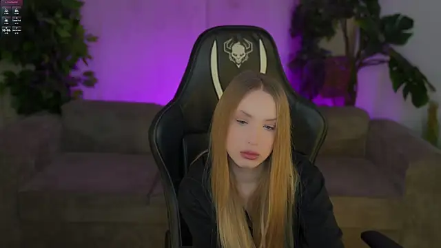 Snapshot of Linda054 chatting on 11-02-25, 01:41 Linda054 online show from 11-02-25, 01:41