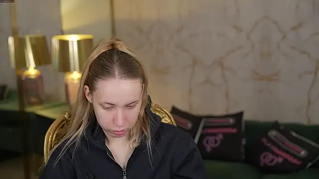 Snapshot of Linda054 chatting on 11-07-25, 02:22 Linda054 online show from 11-07-25, 02:22