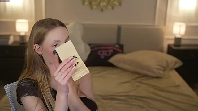 Snapshot of Linda054 chatting on 11-16-25, 09:15 Linda054 online show from 11-16-25, 09:15