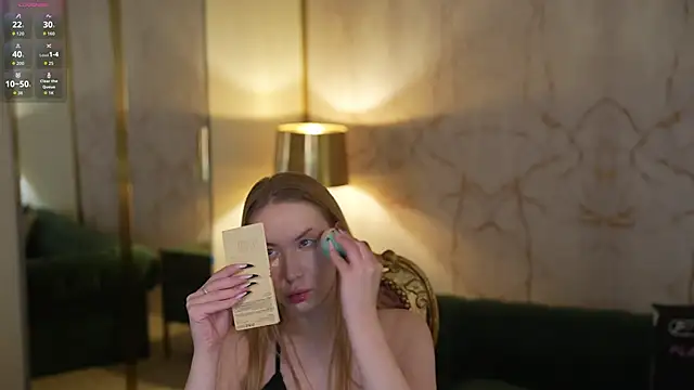 Snapshot of Linda054 chatting on 11-24-25, 01:38 Linda054 online show from 11-24-25, 01:38