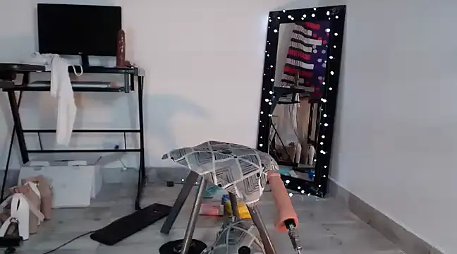 Snapshot of Amelie_hills02 chatting on 02-17-25, 12:38 Amelie hills02 online show from 02-17-25, 12:38