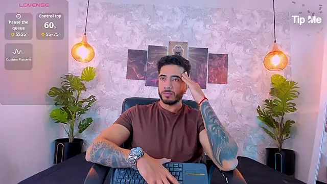 Snapshot of Nate_franco chatting on 11-26-25, 04:35 Nate franco online show from 11-26-25, 04:35