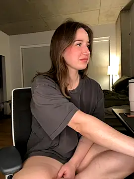 nerdynina online show from 11-24-25, 03:28