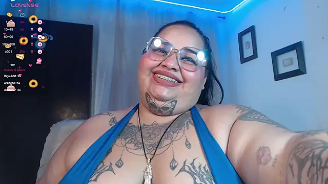 Snapshot of VeronikCuhubby chatting on 01-27-25, 03:18 VeronikCuhubby online show from 01-27-25, 03:18