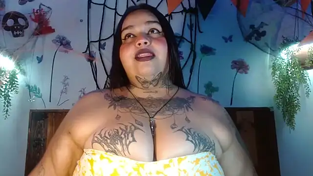 Snapshot of VeronikCuhubby chatting on 10-21-25, 12:50 VeronikCuhubby online show from 10-21-25, 12:50