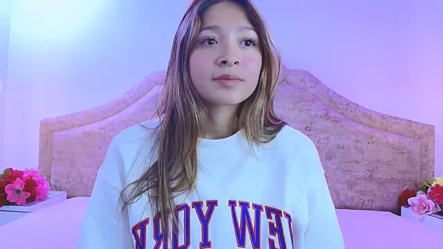 Snapshot of Victoria_Adams14 chatting on 02-07-25, 02:04 Victoria Adams14 online show from 02-07-25, 02:04