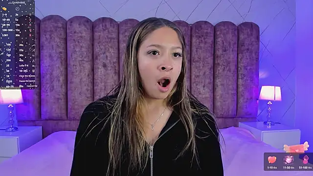 Snapshot of Victoria_Adams14 chatting on 02-21-25, 11:55 Victoria Adams14 online show from 02-21-25, 11:55