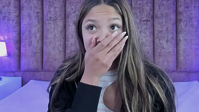 Snapshot of Victoria_Adams14 chatting on 03-07-25, 12:45 Victoria Adams14 online show from 03-07-25, 12:45