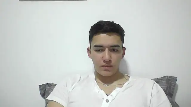 Snapshot of Estebitan_vm chatting on 11-18-25, 03:23 Estebitan vm online show from 11-18-25, 03:23