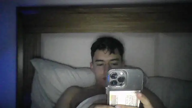 Snapshot of Estebitan_vm chatting on 11-21-25, 01:10 Estebitan vm online show from 11-21-25, 01:10