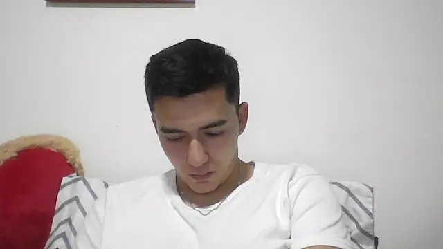 Snapshot of Estebitan_vm chatting on 12-23-25, 01:58 Estebitan vm online show from 12-23-25, 01:58