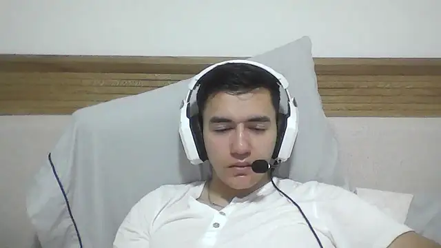 Snapshot of Estebitan_vm chatting on 04-01-26, 04:35 Estebitan vm online show from 04-01-26, 04:35