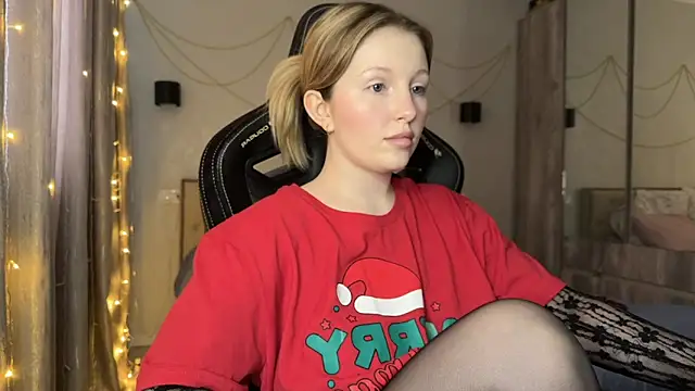 Snapshot of x_ivy_x chatting on 12-27-24, 10:01 x ivy x online show from 12-27-24, 10:01