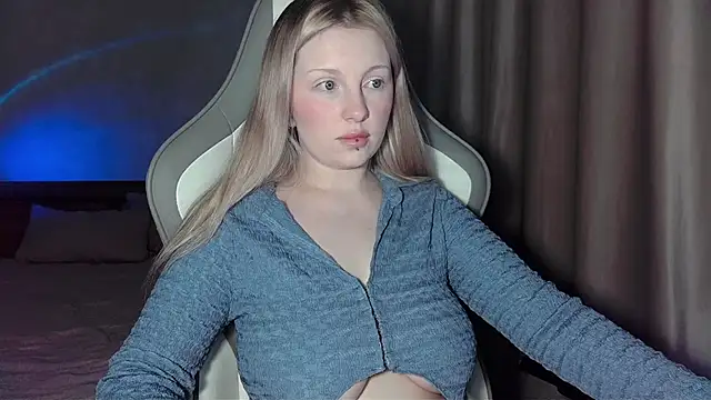 Snapshot of x_ivy_x chatting on 02-08-26, 05:16 x ivy x online show from 02-08-26, 05:16