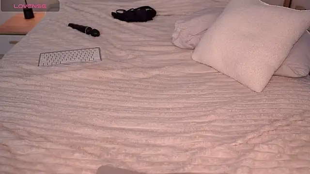 arielbell  online show from 01-24-25, 12:41