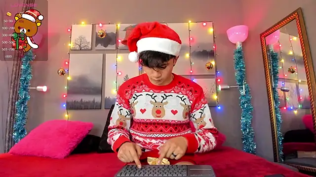Snapshot of noah_and_rose chatting on 12-24-24, 12:00 noah and rose online show from 12-24-24, 12:00
