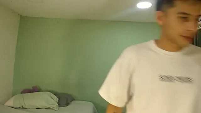 Snapshot of danielitopapuu chatting on 02-25-26, 12:20 danielitopapuu online show from 02-25-26, 12:20