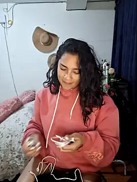 Thaliacooper  online show from 01-25-25, 11:22