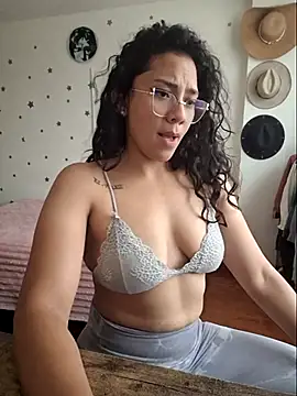 Snapshot of Thaliacooper_ chatting on 12-18-25, 06:03 Thaliacooper online show from 12-18-25, 06:03